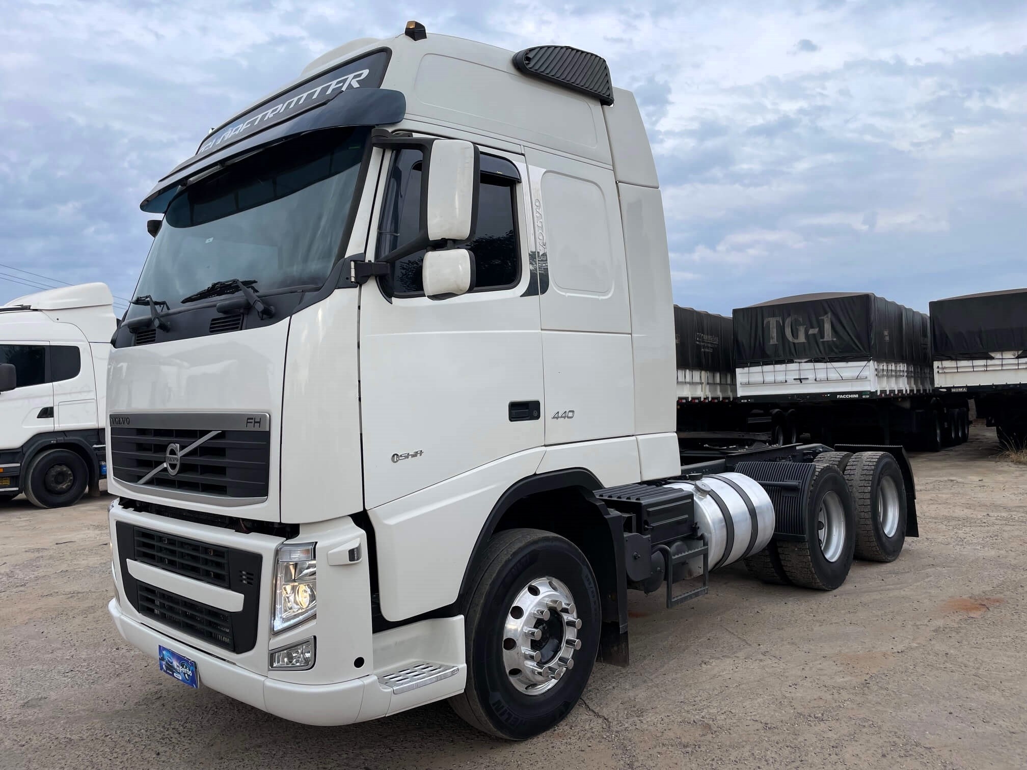 VOLVO FH 440 ANO 2011 6X4