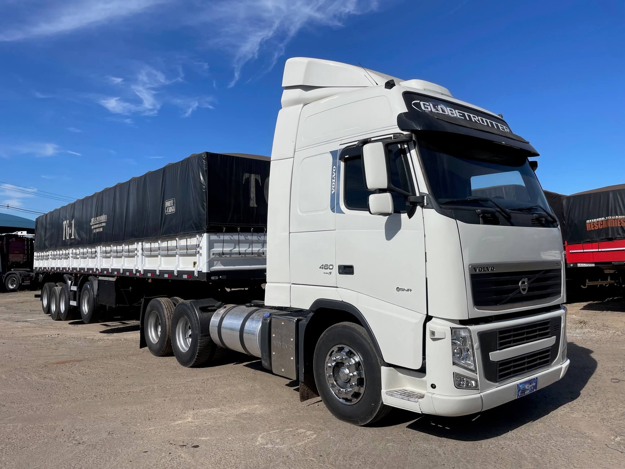 VOLVO FH 460 COM CARRETA 4 EIXOS